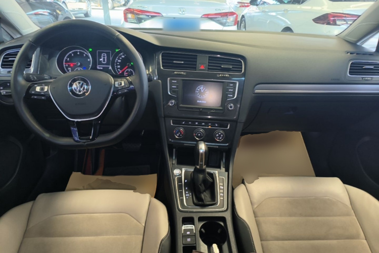 Volkswagen Golf 2017 car image #10