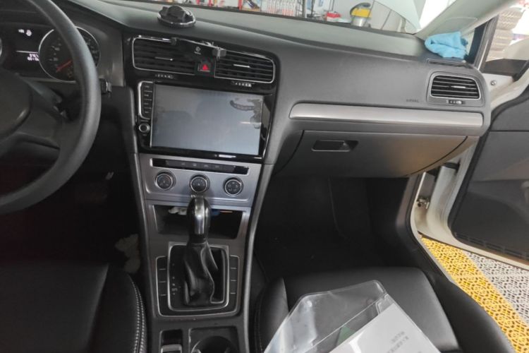 Volkswagen Golf 2016 car image #17