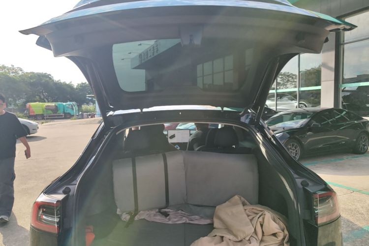 Tesla Model Y 2024 #19 Tesla Model Y 2024 immagine di auto #19