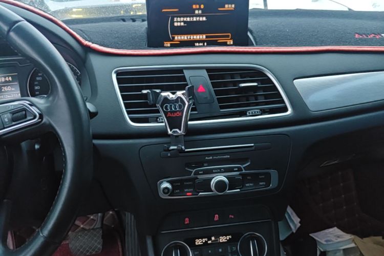 Audi Q3 2019 car image #13