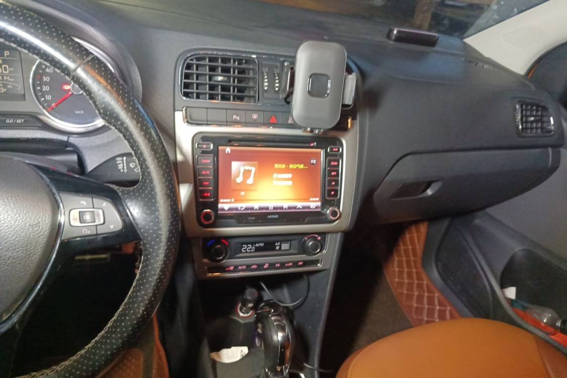 Volkswagen Polo 2014 car image #26
