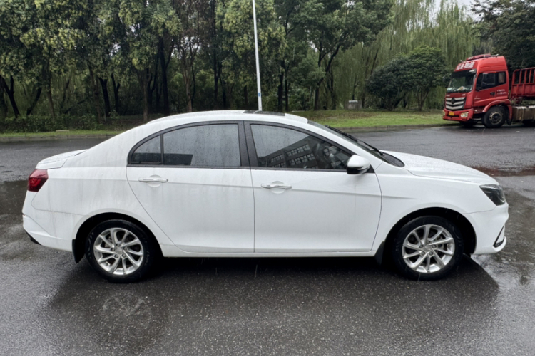 GEELY Emgrand 2020 car image #12