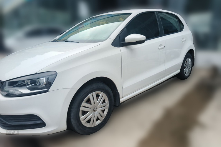 Volkswagen Polo 2015 car image #2