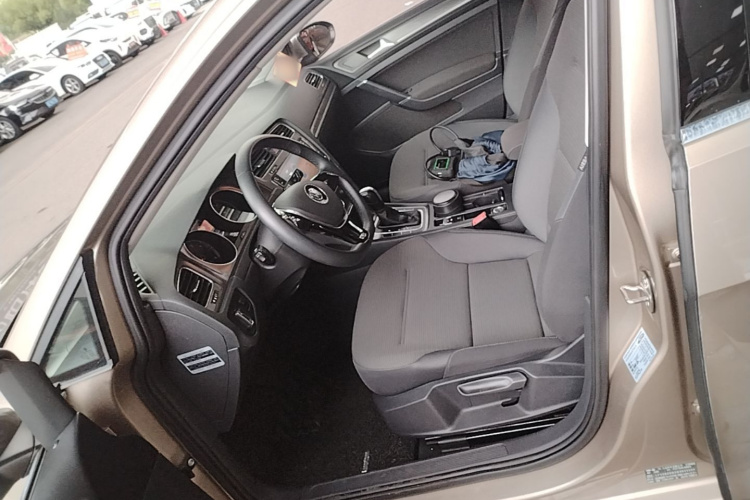 Volkswagen Golf 2016 car image #16