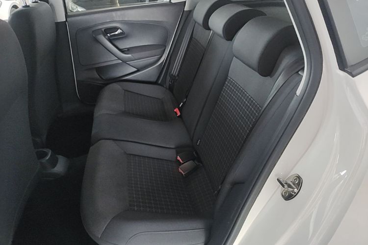 Volkswagen Polo 2018 car image #17