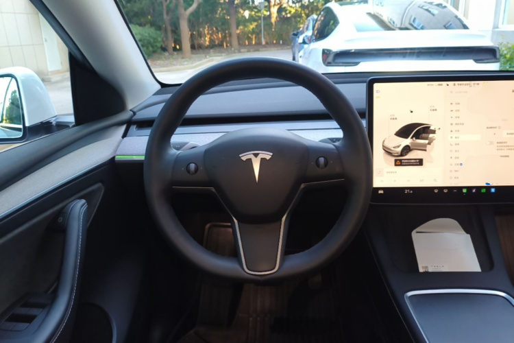Tesla Model Y 2024 #11 Tesla Model Y 2024 car image #11