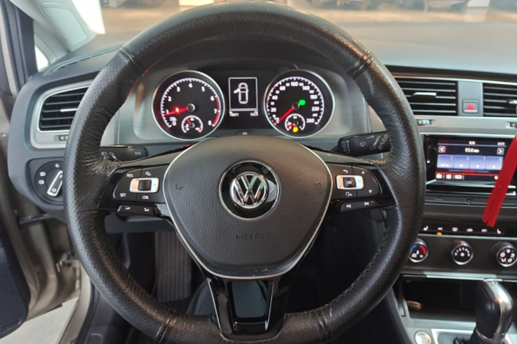 Volkswagen Golf 2015 car image #11