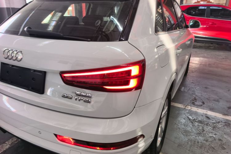 Audi Q3 2019 car image #8