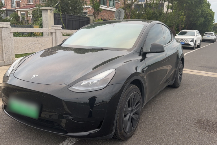 Tesla Model Y 2023 #4 Tesla Model Y 2023 car image #4