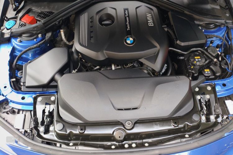BMW 3 Series 2018 #22 BMW 3 Series 2018 car image #22