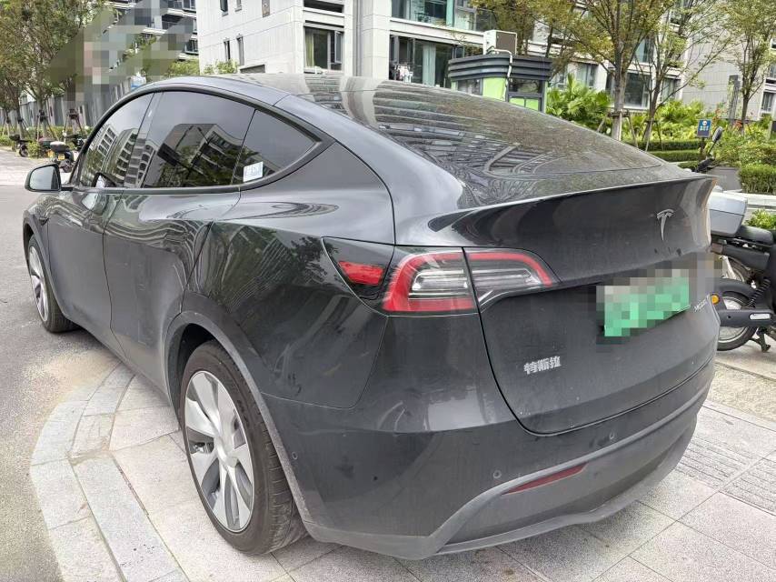 Tesla Model Y 2022 car image #2