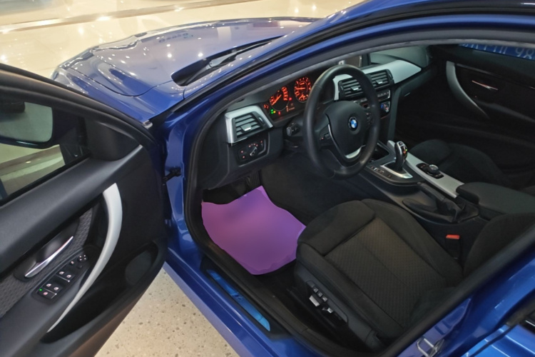BMW 3 Series 2017 car image #16