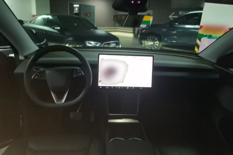 Tesla Model Y 2025 #10 Tesla Model Y 2025 car image #10