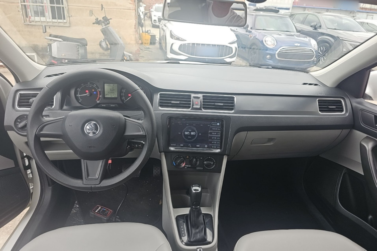 Skoda Rapid 2017 #11 Skoda Rapid 2017 car image #11