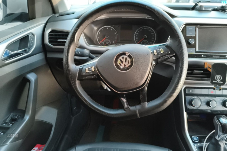 Volkswagen T-Cross 2021 car image #12