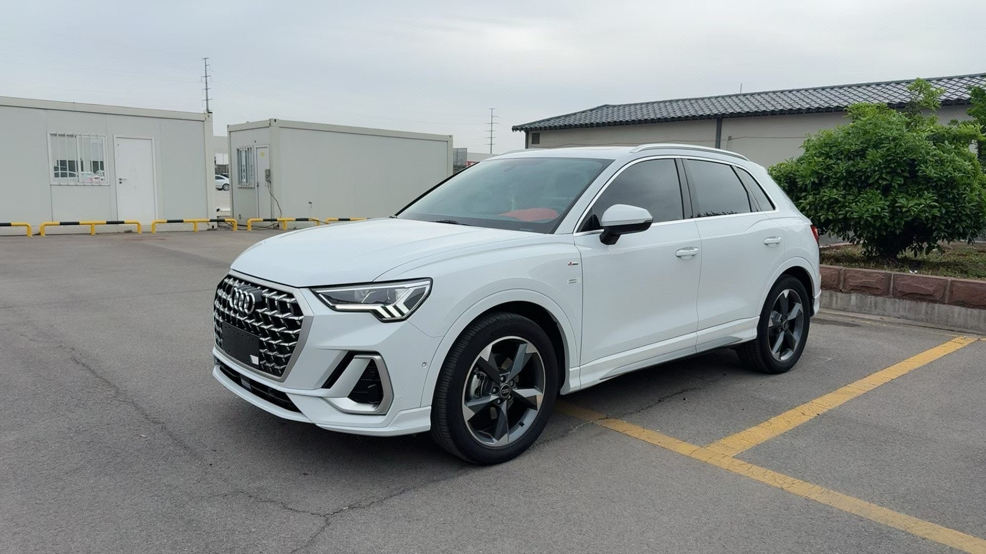 Audi Q3 2023 Audi Q3 2023 car image