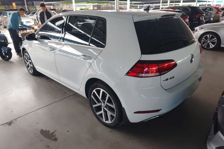 Volkswagen Golf 2020 car image #5