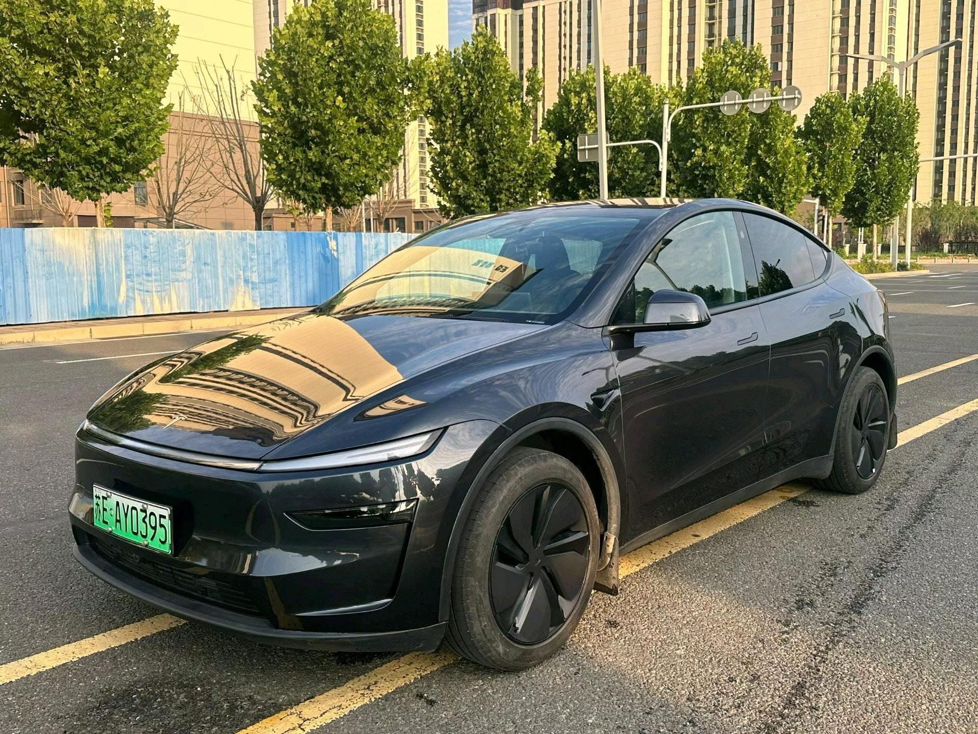 Tesla Model Y 2025 Tesla Model Y 2025 car image