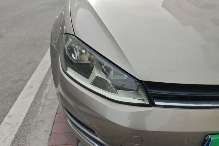 Volkswagen Golf 2017 car image #8