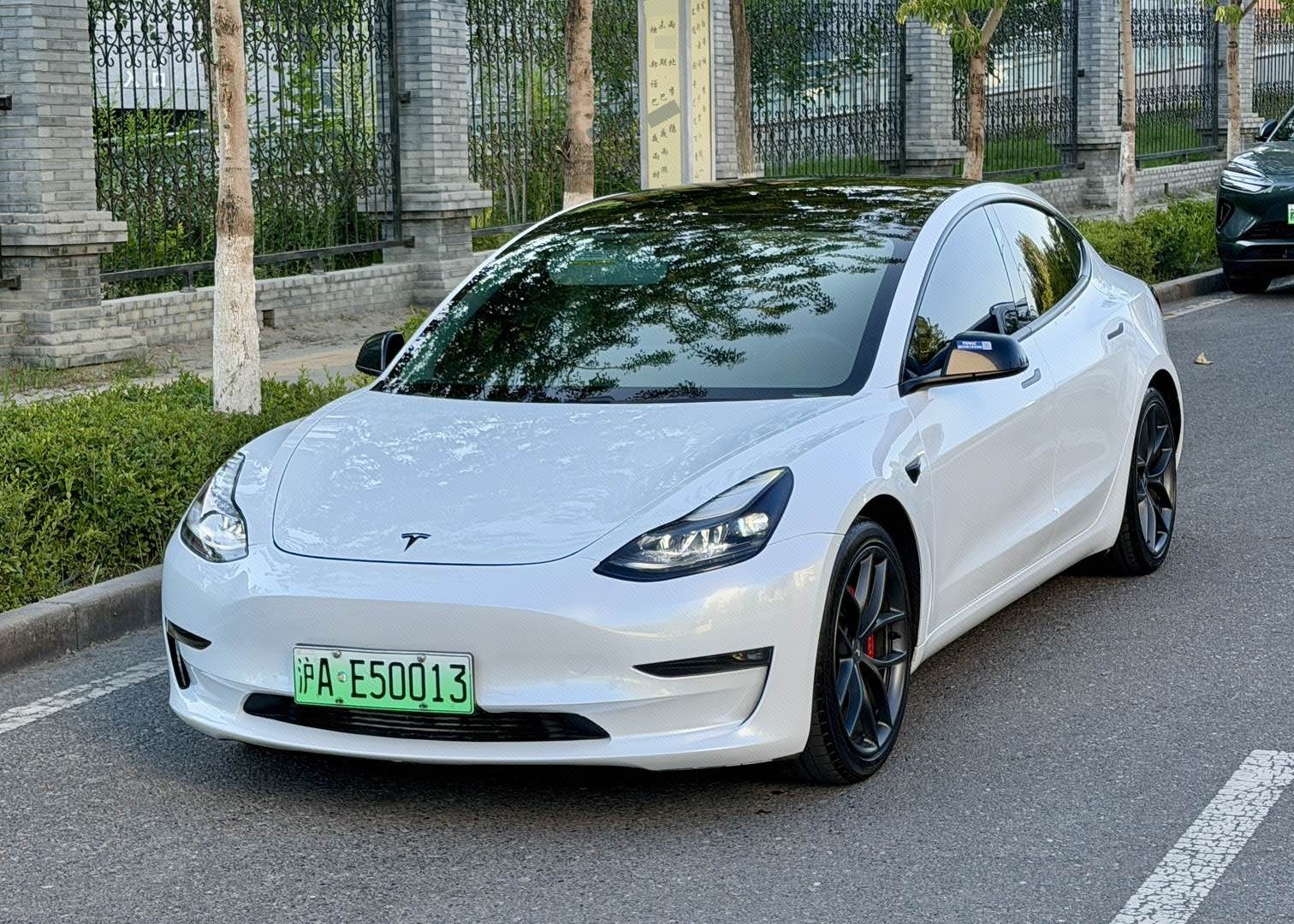 Tesla Model 3 2021 car image 