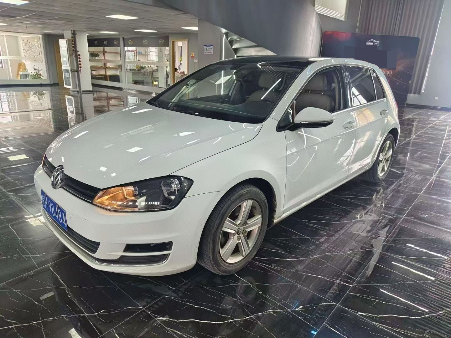 Volkswagen Golf 2014 car image 
