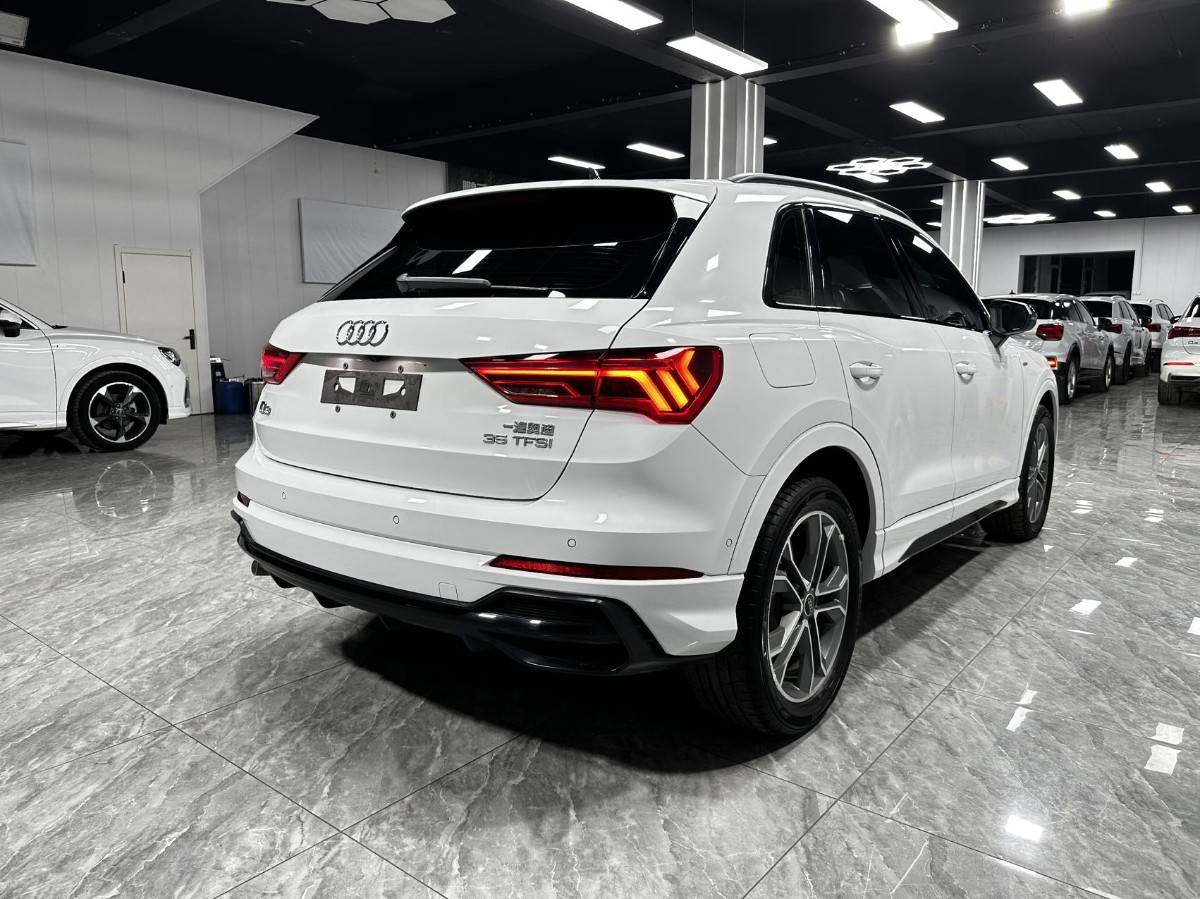 Audi Q3 2023 car image #7