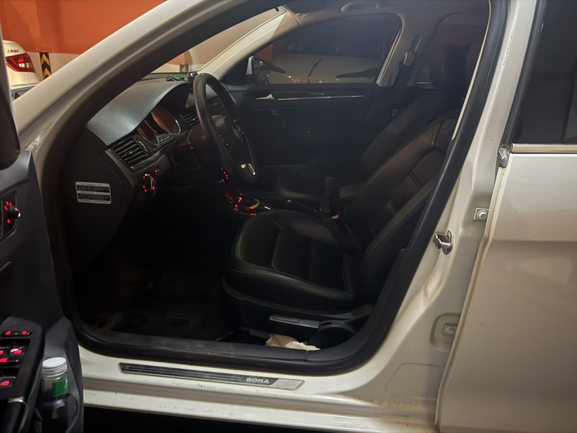 Volkswagen Bora 2014 car image #5