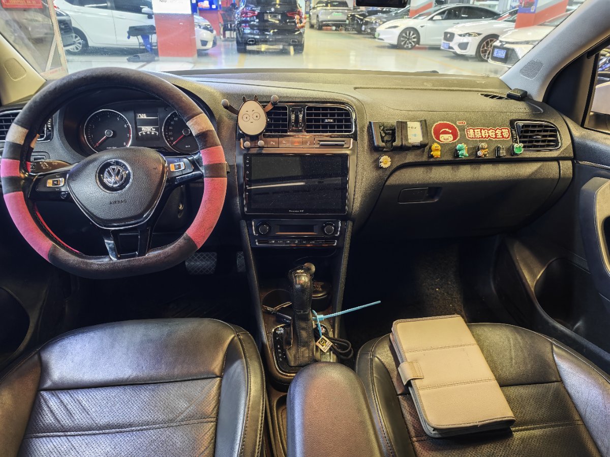 Volkswagen Polo 2015 car image #5