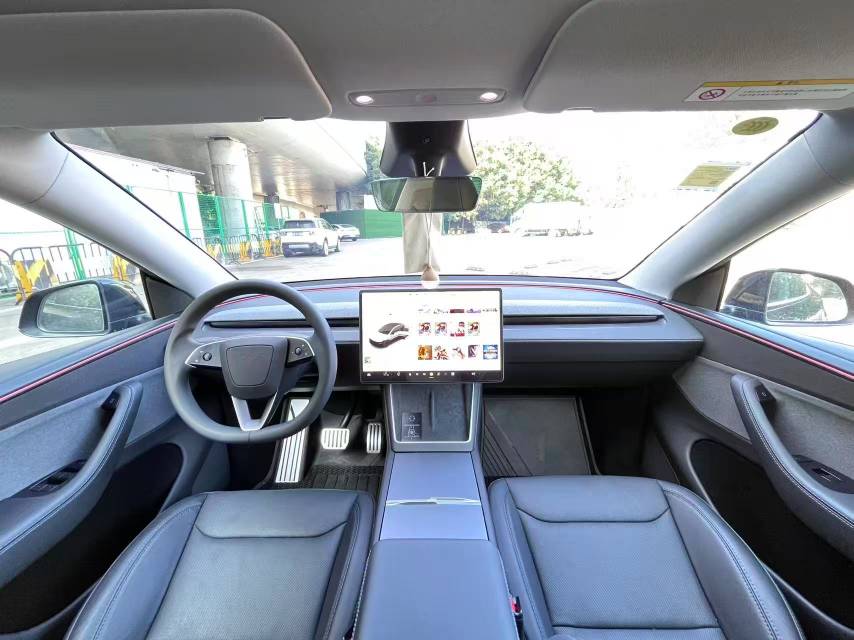 Tesla Model Y 2025 #4 Tesla Model Y 2025 image de voiture #4