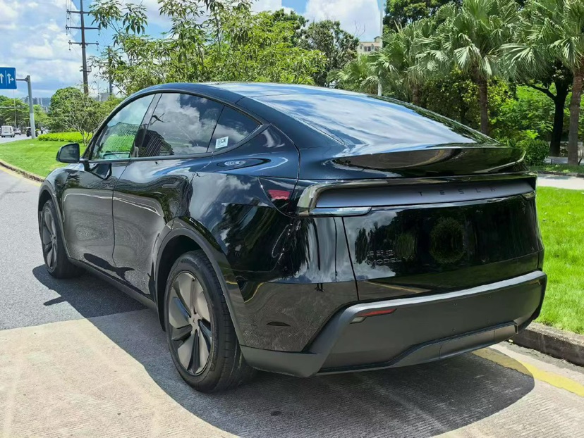 Tesla Model Y 2026 #8 Tesla Model Y 2026 car image #8