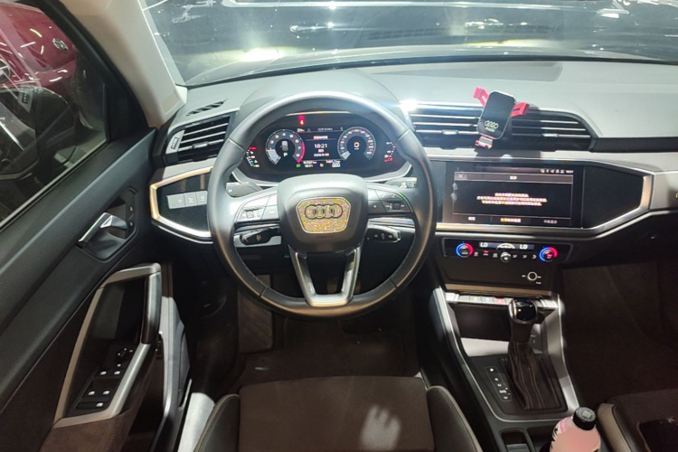 Audi Q3 2023 car image #11