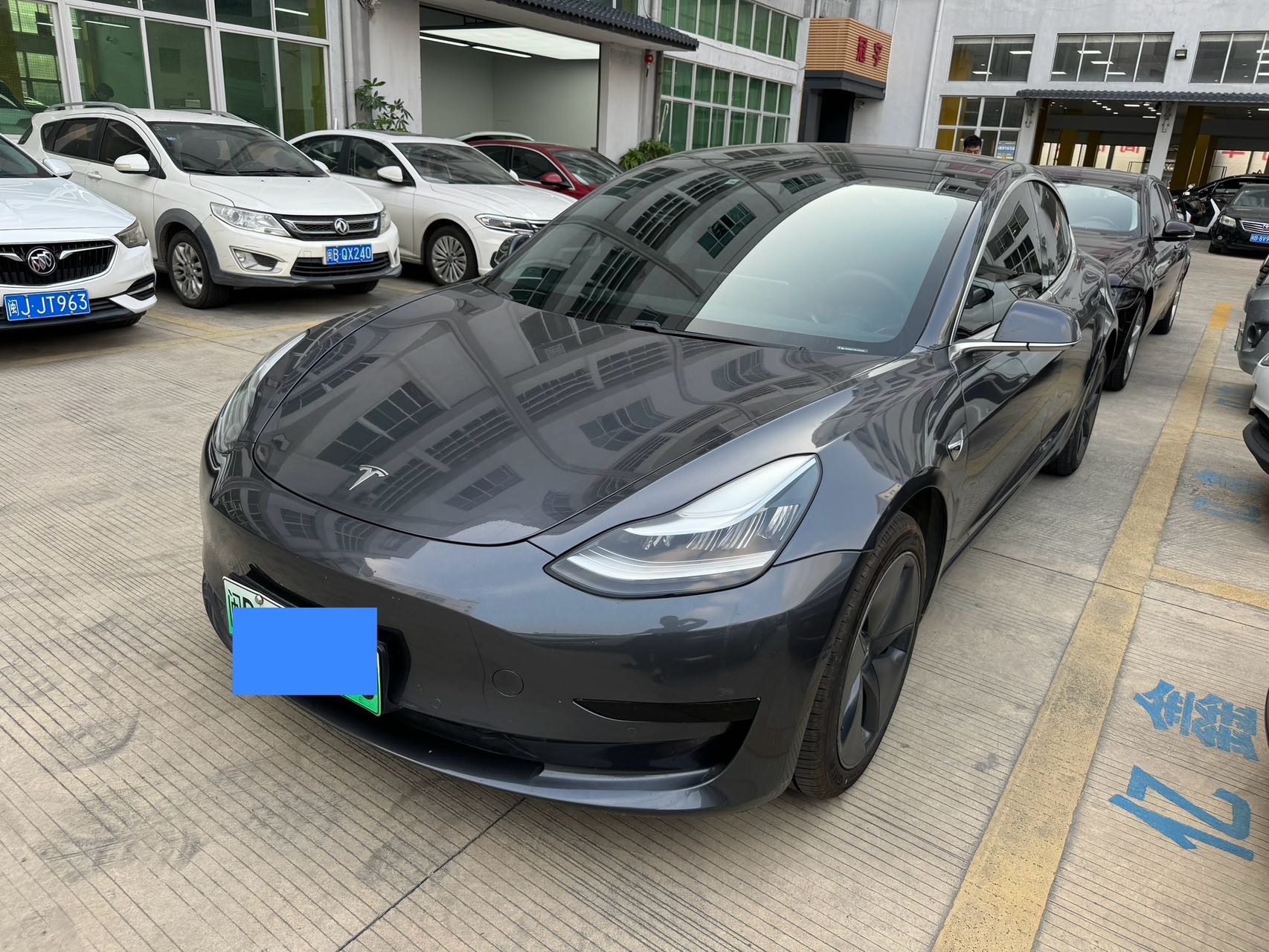 Tesla Model 3 2020 immagine di auto 