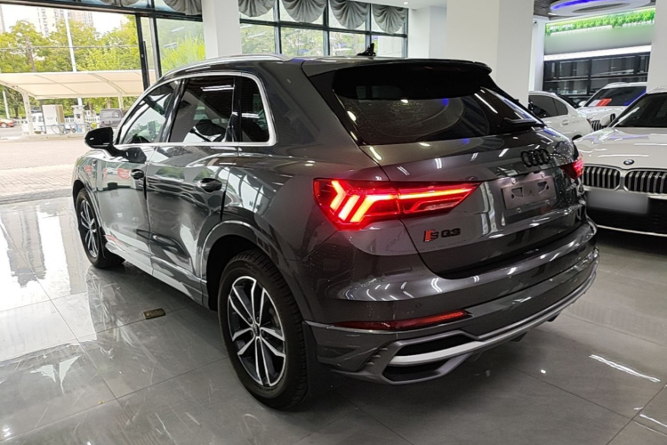 Audi Q3 2022 car image #5