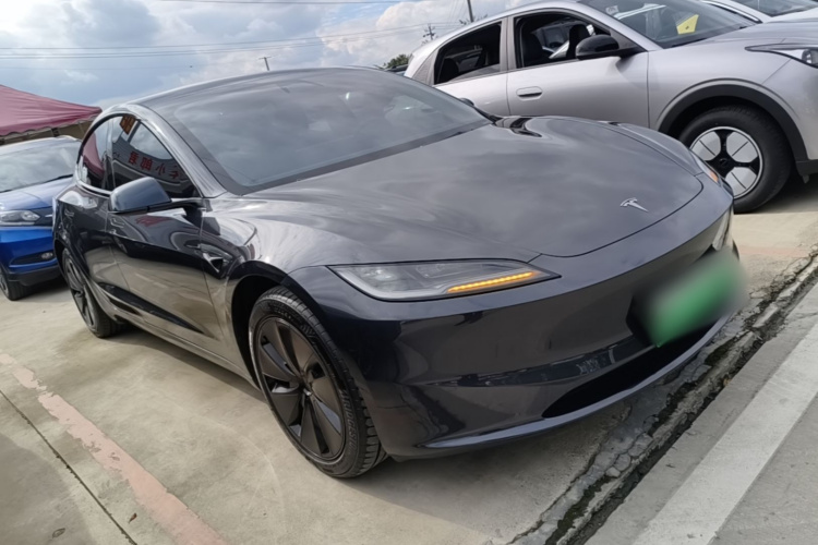 Tesla Model 3 2025 car image #4