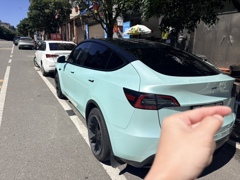 Tesla Model Y 2023 #5 Tesla Model Y 2023 car image #5