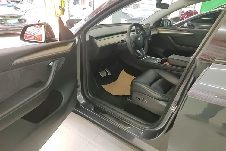 Tesla Model Y 2021 #16 Tesla Model Y 2021 car image #16