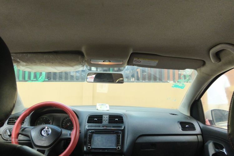 Volkswagen Polo 2015 car image #20