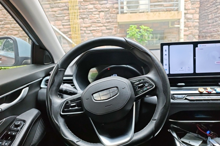 GEELY Emgrand 2025 #15 GEELY Emgrand 2025 car image #15