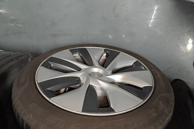Tesla Model Y 2023 #9 Tesla Model Y 2023 car image #9