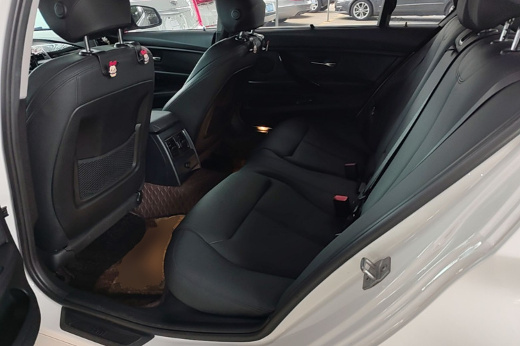 BMW 3 Series 2018 #17 BMW 3 Series 2018 car image #17