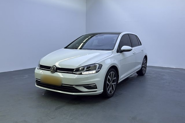 Volkswagen Golf 2020 car image #2