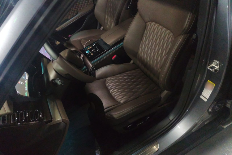 BYD Han 2023 car image #19