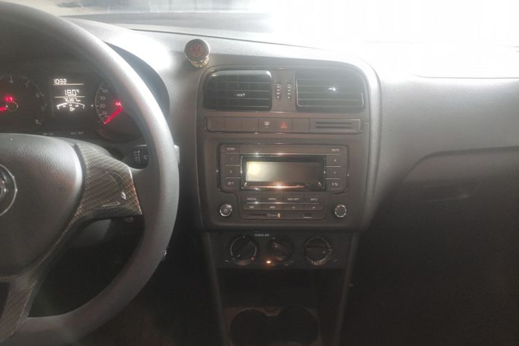 Volkswagen Polo 2017 #13 Volkswagen Polo 2017 car image #13