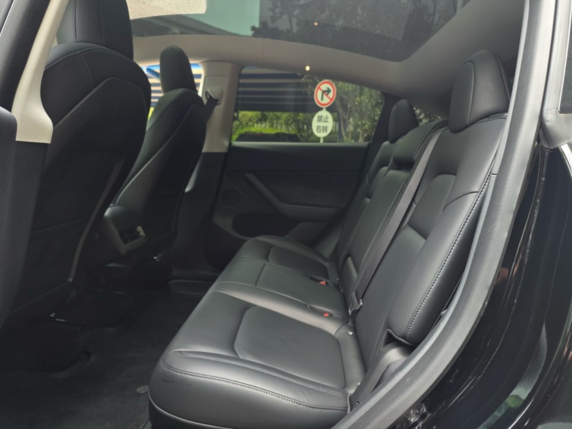 Tesla Model Y 2022 #4 Tesla Model Y 2022 car image #4