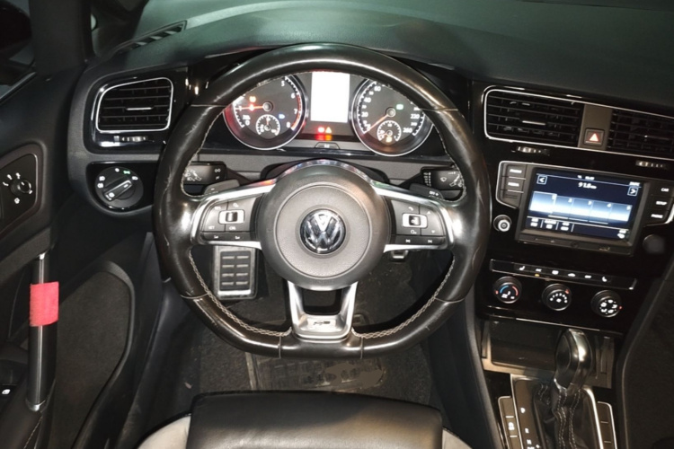 Volkswagen Golf 2017 car image #11