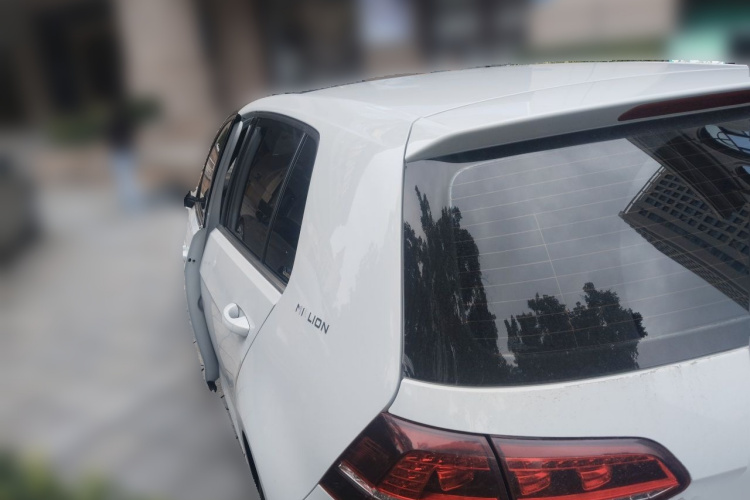 Volkswagen Golf 2017 car image #5