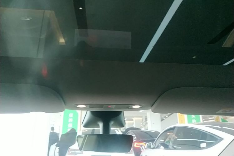 Tesla Model Y 2021 car image #18