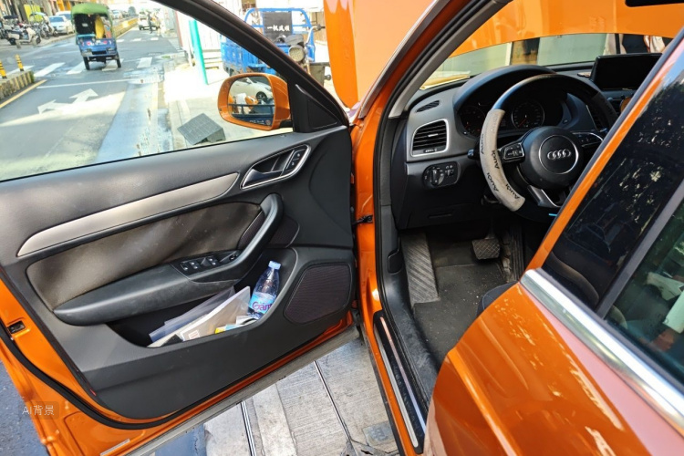 Audi Q3 2015 car image #18