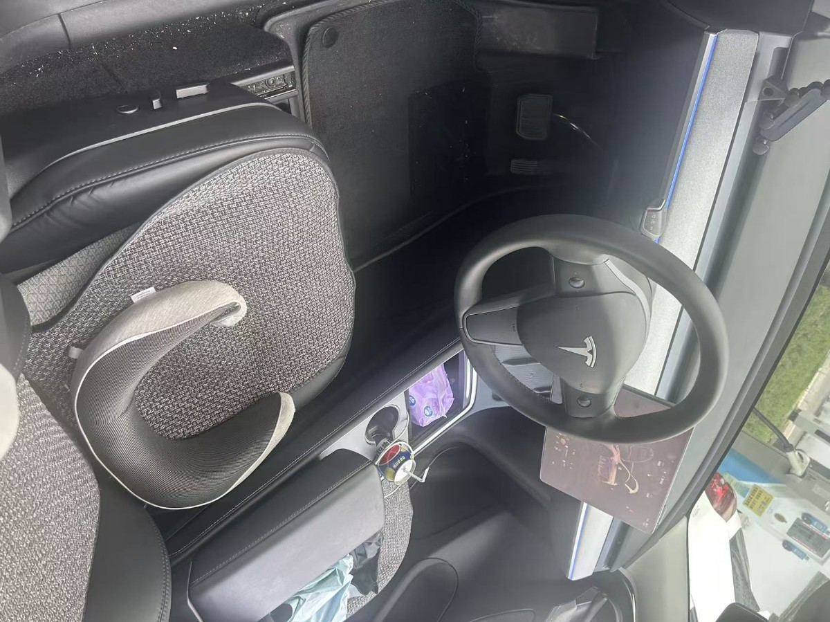 Tesla Model Y 2024 #4 Tesla Model Y 2024 car image #4