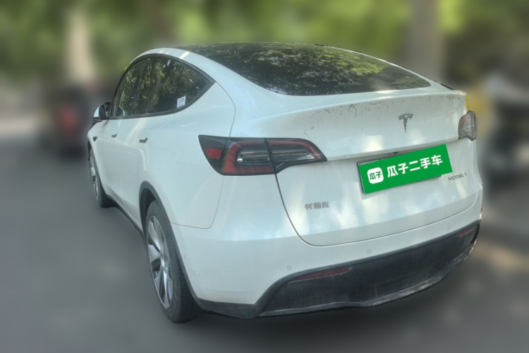 Tesla Model Y 2023 #5 Tesla Model Y 2023 car image #5